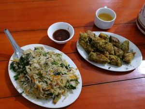 Fried vegetarian spring rolls + Fried veggies rice at Nha Hang Hoa Tam Chay in Sapa