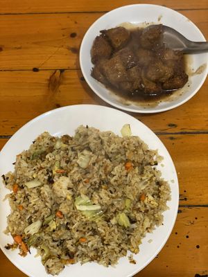 Rice is a good portion 50k each! Fake stewed meat is great  at Nha Hang Hoa Tam Chay in Sapa