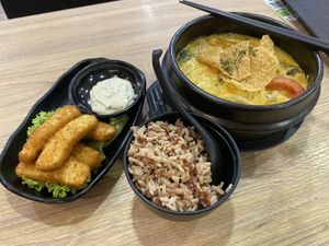 Fish fingers, Laksa hotpot with brown rice at Greendot 绿一点 - Northpoint in North Singapore