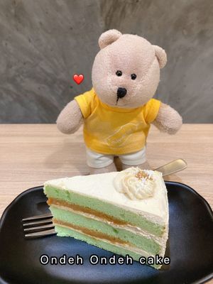 Ondeh Ondeh cake at Greendot 绿一点 - Northpoint in North Singapore