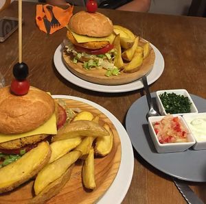 Burger caseras de batata y avena....y de alubias rojas y quinoa.  at Tommate in Galapagar