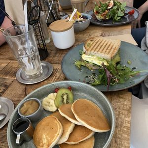 pancakes are vegan, too. Avocado bread can be recommended as well. Try the “Kakao” really nice!  at Paledo in Hamburg