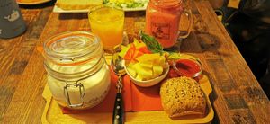 Lecker veganes Frühstück mit soja joghurt und selber gemachter Marmelade. Dazu frisch gepressen Osaft und ein Beeren Smoothie ❤️😍🎉 at Pferdestall in Borkum