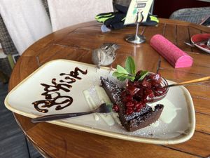 So Lecker schmeckt sogar den Spatzen nur zu empfehlen .  at Pferdestall in Borkum