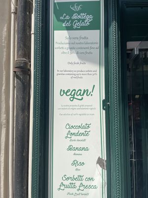 Welcoming sign ...  at La Bottega del Gelato in Pisa
