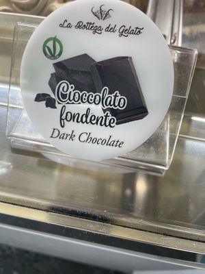 Clearly marked V(Egan)  at La Bottega del Gelato in Pisa