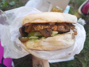 💚🍔🌱 at Hamburgueria do Bairro - Parque das Nações in Lisbon