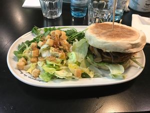 Hambúrguer do dia: lentilhas at Hamburgueria do Bairro - Parque das Nações in Lisbon