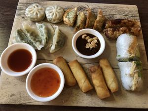 Appetizer plate for 2 at Pho a la Mama in Stuttgart
