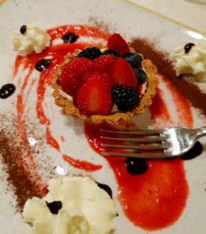 Tartellette con crema di limone e frutti di bosco  at Al Bivio degli Artisti in Martellago