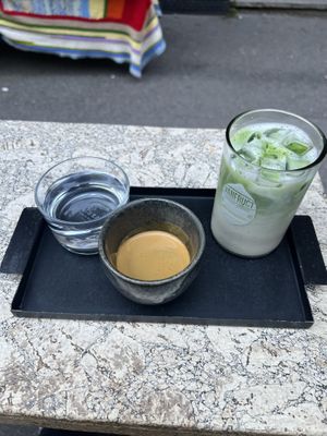 Coffee and matcha vegan latte   at VanFruct Campineanu in Bucharest