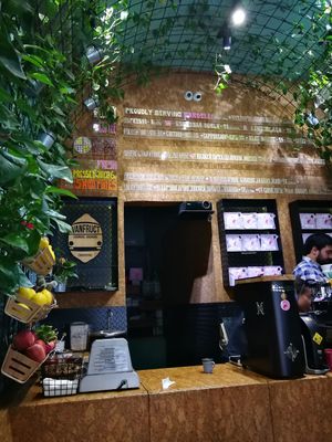 Menu on the wall at VanFruct Campineanu in Bucharest