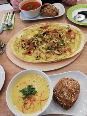 Leckere vegane Suppen und köstliche vegane Flammkuchen at Cafe Alter Markt in Euskirchen