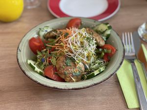 Salad with vegan fish patties - Café Alter Markt, Euskirchen   at Cafe Alter Markt in Euskirchen