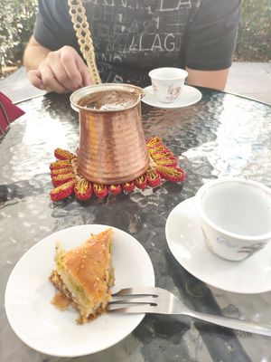 Baklava and coffee at Niedaleko Damaszku in Warsaw