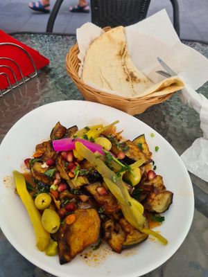 Fatah/fatteh z bakłażanem at Niedaleko Damaszku in Warsaw