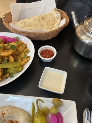 Breads and sauces #Veganuary at Niedaleko Damaszku in Warsaw