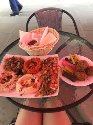 “Damaskuz plate” at Niedaleko Damaszku in Warsaw