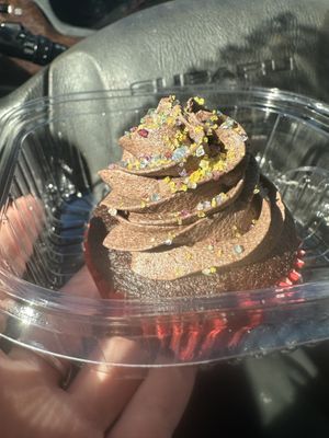 Vegan cupcakes 3$!!!  at Mudgie's in Detroit