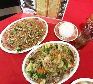 Chow mien, fried rice and white rice. at Jeon San in La Paz