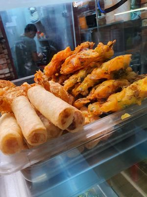 Spring roll and vege fritters ~ Circuit Breaker Period Phase 2 at Yi Xin Vegetarian 一心素食 in Central Singapore