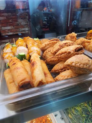 Spring roll and curry puffs ~ Circuit Breaker Period Phase 2 at Yi Xin Vegetarian 一心素食 in Central Singapore
