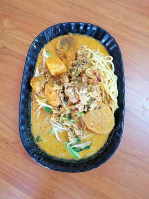 Curry noodles at Yi Xin Vegetarian 一心素食 in Central Singapore