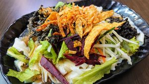 olive vegetables knife-cut noodles at Yi Xin Vegetarian 一心素食 in Central Singapore