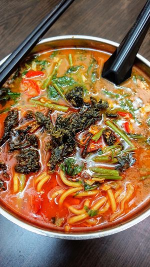 spicy braised noodles at Yi Xin Vegetarian 一心素食 in Central Singapore