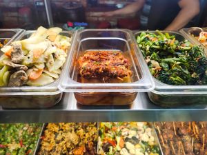 Dishes at Yi Xin Vegetarian 一心素食 in Central Singapore