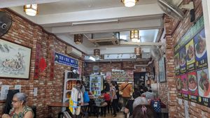 Inside at Yi Xin Vegetarian 一心素食 in Central Singapore