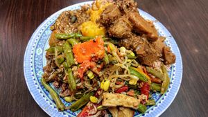 mixed vegetables rice at Yi Xin Vegetarian 一心素食 in Central Singapore