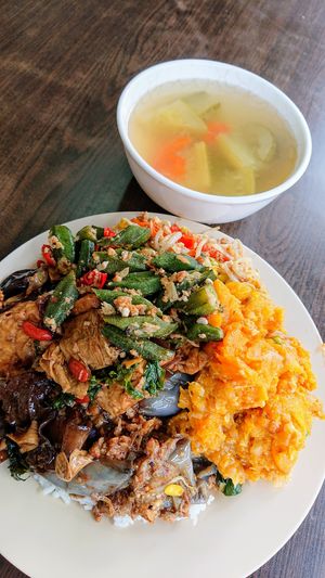 mixed vegetables rice with soup at Yi Xin Vegetarian 一心素食 in Central Singapore