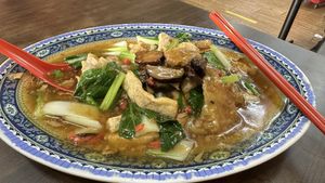 Hot fun  at Yi Xin Vegetarian 一心素食 in Central Singapore