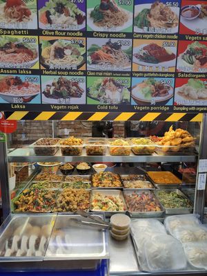 Great food and very centrally located in Chinatown at Yi Xin Vegetarian 一心素食 in Central Singapore