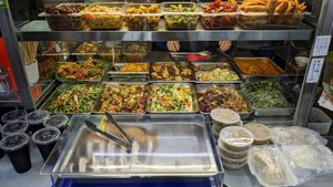 Caifan mixed economy rice at Yi Xin Vegetarian 一心素食 in Central Singapore