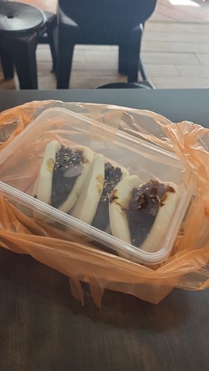 Free food on the go at Yi Xin Vegetarian 一心素食 in Central Singapore