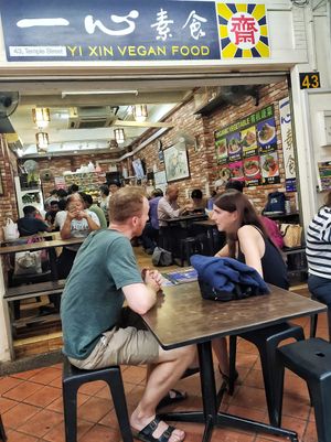 Shop front at Yi Xin Vegetarian 一心素食 in Central Singapore