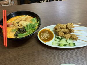 I still dream about that peanut sauce 🥺 #Veganuary at Yi Xin Vegetarian 一心素食 in Central Singapore