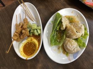 Satay sticks and dumplings  #Veganuary at Yi Xin Vegetarian 一心素食 in Central Singapore