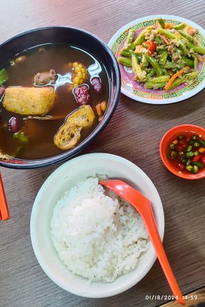 Bak Kut Teh with rice option and stir fried french bean tofu #Veganuary at Yi Xin Vegetarian 一心素食 in Central Singapore