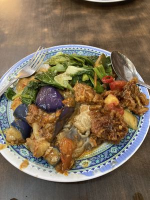 Rice with curry, aubergine, faux meat and greens.   at Yi Xin Vegetarian 一心素食 in Central Singapore