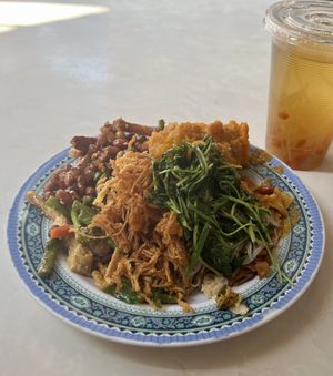 Noodle platterrs  at Yi Xin Vegetarian 一心素食 in Central Singapore