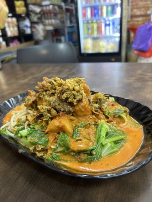 Vegan curry/noodles🤤  at Yi Xin Vegetarian 一心素食 in Central Singapore
