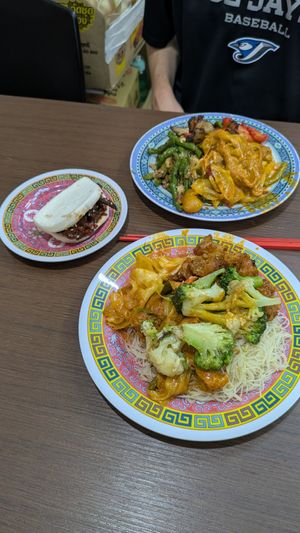 Veggie breakfast with noodles at Yi Xin Vegetarian 一心素食 in Central Singapore