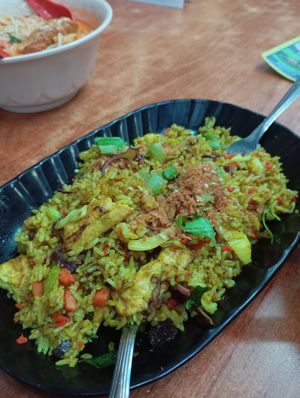 Pineapple fried rice at Yi Xin Vegetarian 一心素食 in Central Singapore
