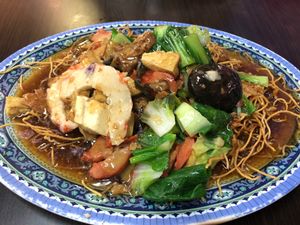 Crispy noodles at Yi Xin Vegetarian 一心素食 in Central Singapore