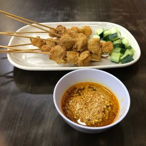 Fake chicken with satay sauce at Yi Xin Vegetarian 一心素食 in Central Singapore