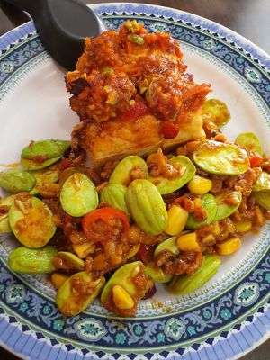 Fried branches and sambal Petai at Yi Xin Vegetarian 一心素食 in Central Singapore
