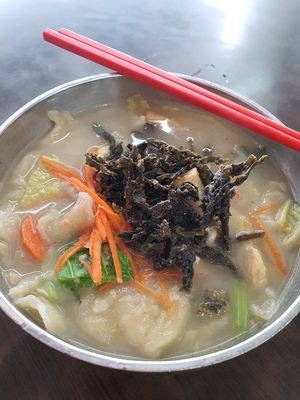 Mee hoon kueh at Yi Xin Vegetarian 一心素食 in Central Singapore